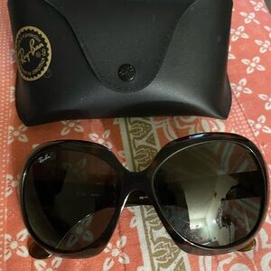 Gently used butterfly Ray-Ban sunglasses like new